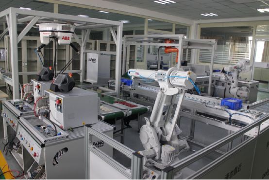 Electronic Robotic Packaging Machinery , Robot Packer 12 Months Warranty